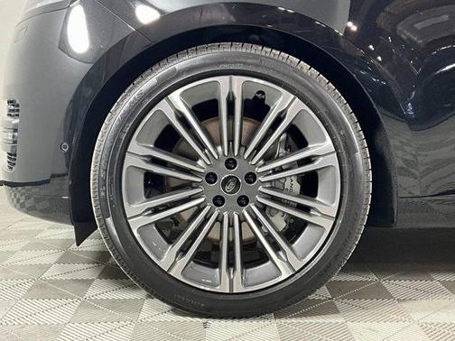2025 Land Rover Range Rover P530 SE 7 Seat