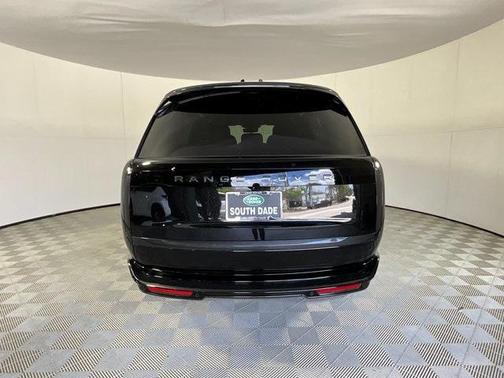 2025 Land Rover Range Rover P530 SE 7 Seat