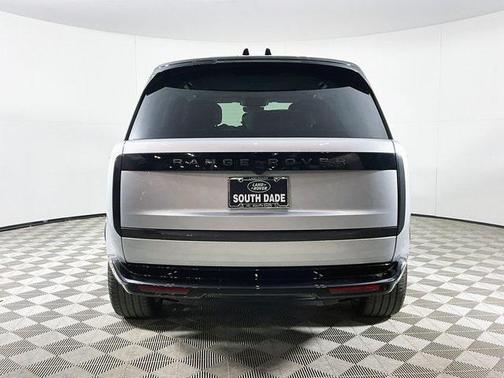2025 Land Rover Range Rover P550e SE