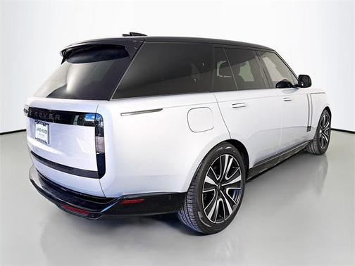 2025 Land Rover Range Rover P550e SE
