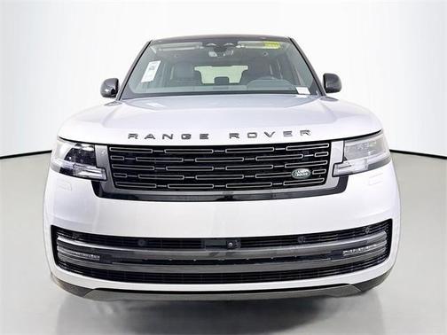 2025 Land Rover Range Rover P550e SE