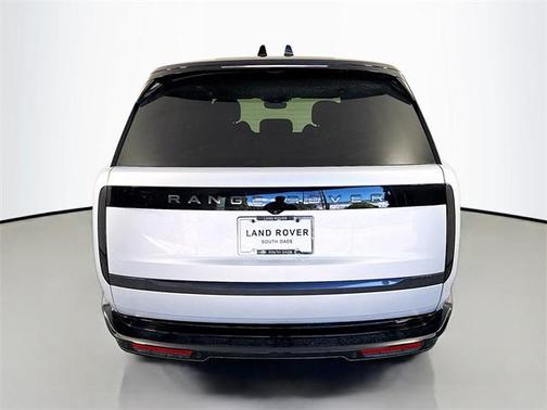 2025 Land Rover Range Rover P550e SE