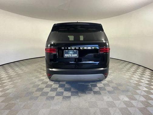 2024 Land Rover Discovery P300 S