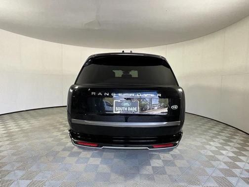 2023 Land Rover Range Rover P530 SE