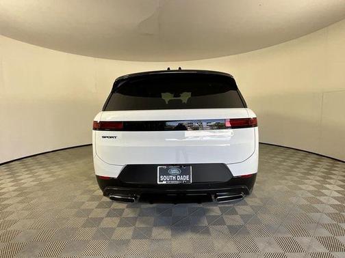 2025 Land Rover Range Rover Sport SE