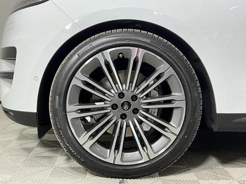 2025 Land Rover Range Rover Sport SE