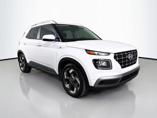 Ceramic White 2022 Hyundai VENUE SEL