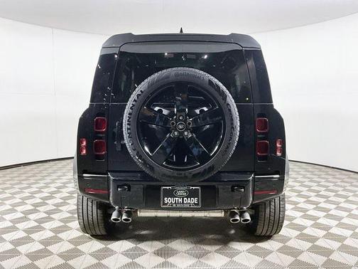 2025 Land Rover Defender X-Dynamic SE