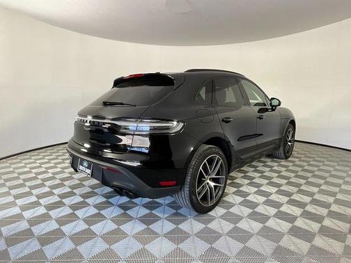 2023 Porsche Macan Base