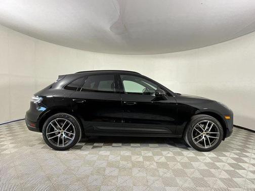 2023 Porsche Macan Base