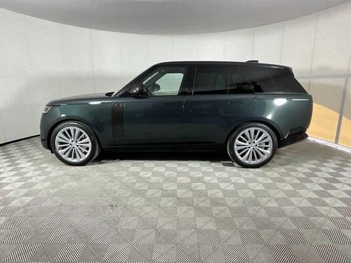 2025 Land Rover Range Rover P530 SE