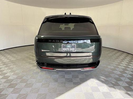 2025 Land Rover Range Rover P530 SE