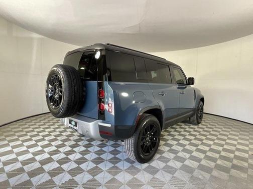 2025 Land Rover Defender 110 P400 S