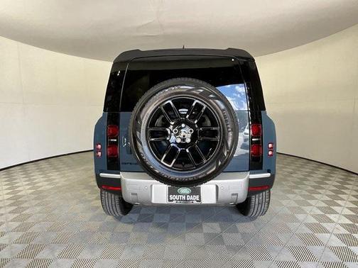 2025 Land Rover Defender 110 P400 S