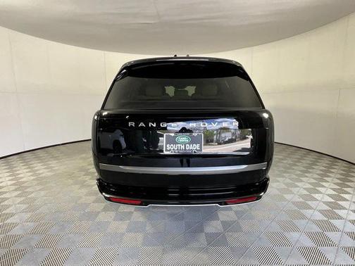 2025 Land Rover Range Rover P530 SE 7 Seat