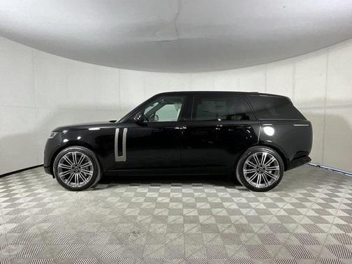2025 Land Rover Range Rover P530 SE 7 Seat