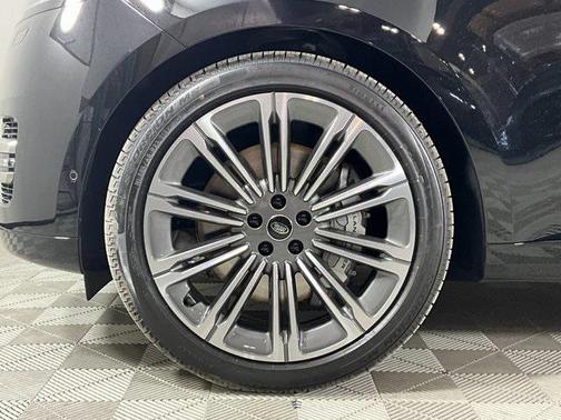 2025 Land Rover Range Rover P530 SE 7 Seat