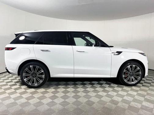 2025 Land Rover Range Rover Sport SE