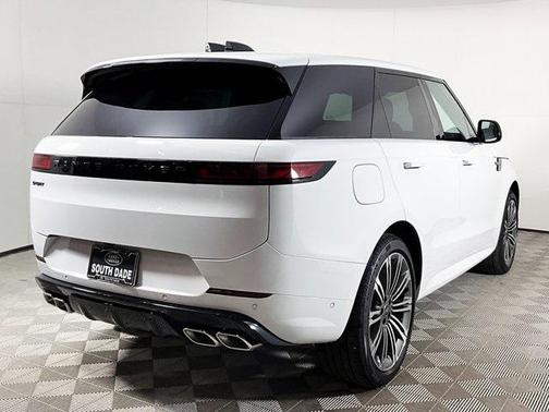 2025 Land Rover Range Rover Sport SE