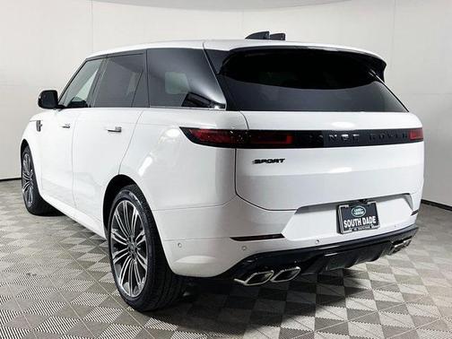 2025 Land Rover Range Rover Sport SE