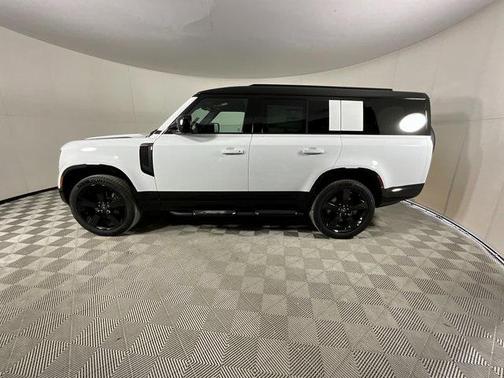 2025 Land Rover Defender 130 P400 X-Dynamic SE