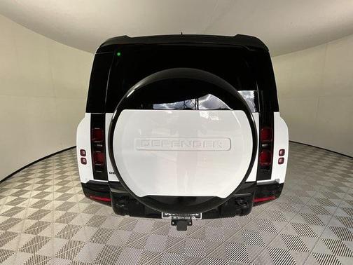 2025 Land Rover Defender 130 P400 X-Dynamic SE