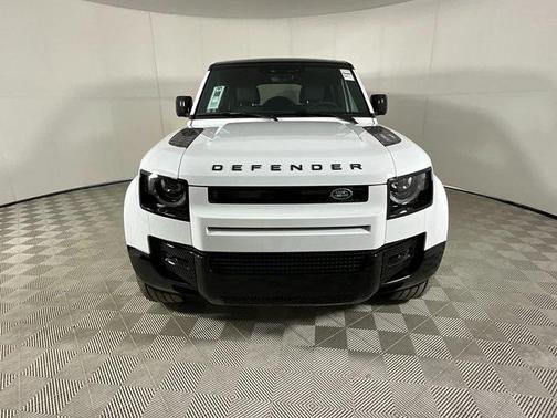 2025 Land Rover Defender 130 P400 X-Dynamic SE