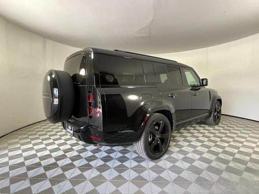 2025 Land Rover Defender 130 P400 X-Dynamic SE