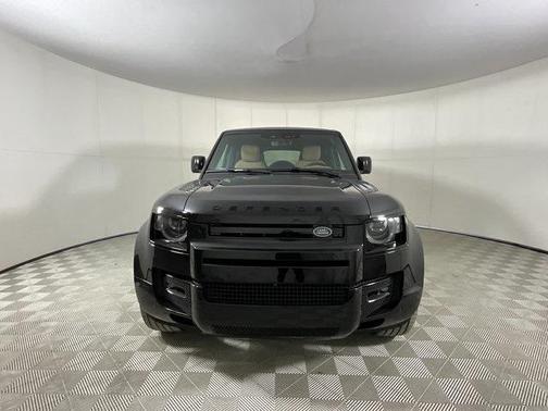 2025 Land Rover Defender 130 P400 X-Dynamic SE
