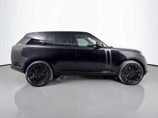 Santorini Black Metallic 2026 Land Rover Range Rover P400 SE