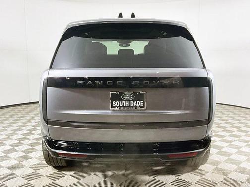 2025 Land Rover Range Rover P530 SE