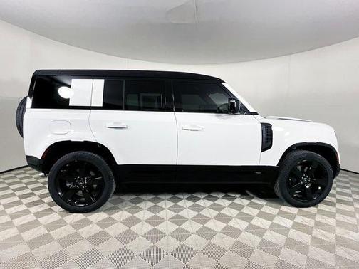2025 Land Rover Defender X-Dynamic SE