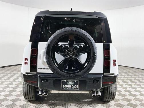 2025 Land Rover Defender X-Dynamic SE