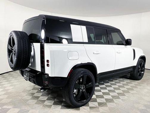 2025 Land Rover Defender X-Dynamic SE