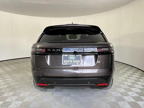 2026 Land Rover Range Rover Velar P250 SE R-Dynamic