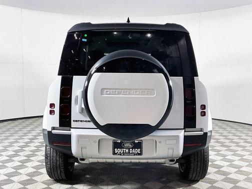 2025 Land Rover Defender 110 P400 S