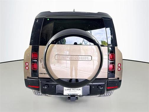 2025 Land Rover Defender 130 P400 X-Dynamic SE
