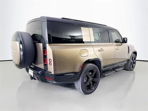 2025 Land Rover Defender 130 P400 X-Dynamic SE
