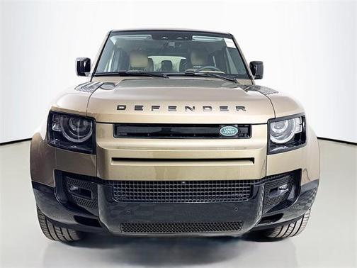 2025 Land Rover Defender 130 P400 X-Dynamic SE