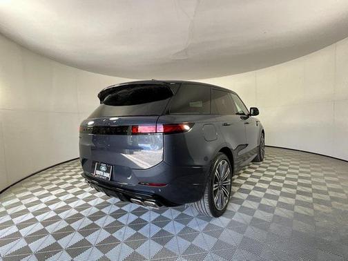 2025 Land Rover Range Rover Sport SE