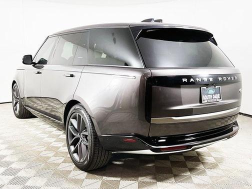 Gray 2022 Land Rover Range Rover P400 SE