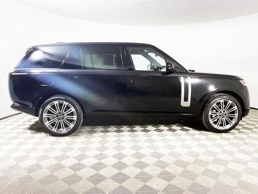 2025 Land Rover Range Rover P530 SE 7 Seat