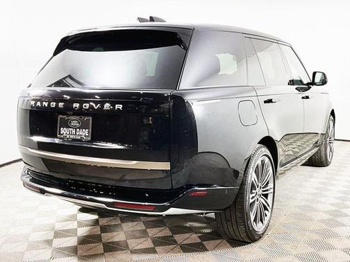 2025 Land Rover Range Rover P530 SE 7 Seat