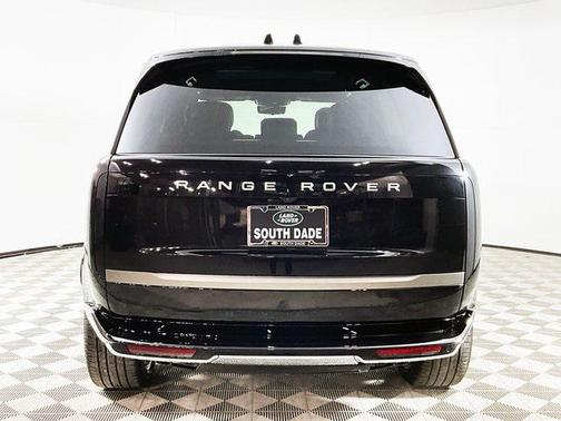 2025 Land Rover Range Rover P530 SE 7 Seat