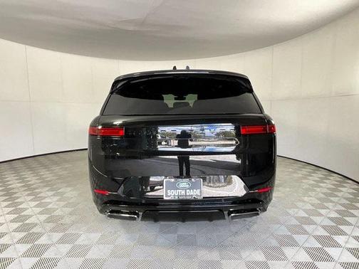 2025 Land Rover Range Rover Sport SE