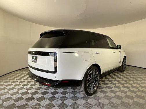 2025 Land Rover Range Rover P530 SE 7 Seat