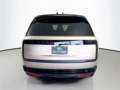 2025 Land Rover Range Rover P400 SE