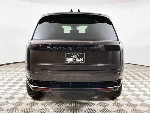 2025 Land Rover Range Rover P530 SE