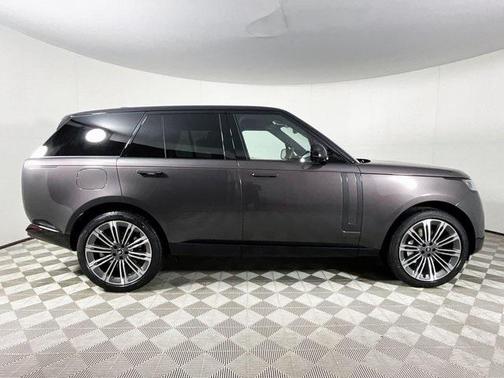 2025 Land Rover Range Rover P530 SE