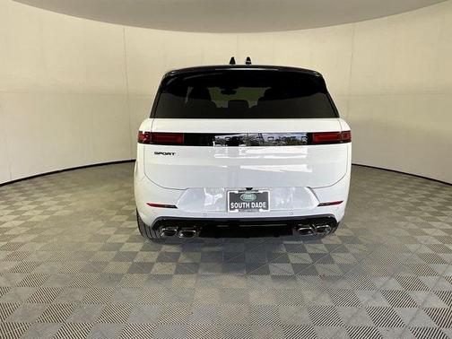2025 Land Rover Range Rover Sport SE